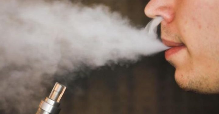Κορονοϊός: Το ηλεκτρονικό τσιγάρο αυξάνει τον κίνδυνο Covid-19