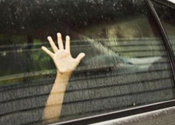 Τραγωδία: Αδερφάκια 1 και 3 ετών κλειδώθηκαν στο αμάξι και πέθαναν από τη ζέστη