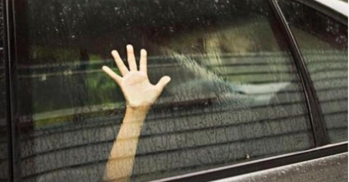 Alldaynews.gr Τραγωδία: Αδερφάκια 1 και 3 ετών κλειδώθηκαν στο αμάξι και πέθαναν από τη ζέστη