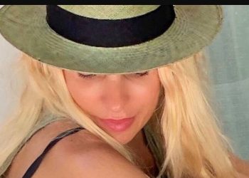 Το τερμάτισε η Μενεγάκη!Πιο αδύνατη από ποτέ με μικροσκοπικό μπικίνι[photos]