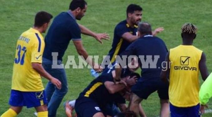 Video: Μπουνιές στο “φιλικό” Παναιτωλικός-Λαμία μετά από σκληρό τάκλιν!