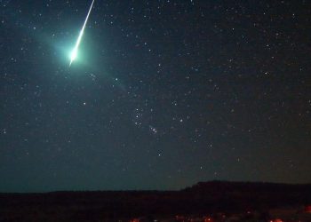 Εντυπωσιακή πτώση μετέωρου ορατή σε αρκετές περιοχές της Ελλάδας (video)