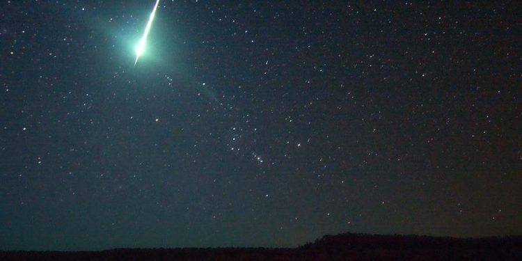 Alldaynews.gr Εντυπωσιακή πτώση μετέωρου ορατή σε αρκετές περιοχές της Ελλάδας (video)