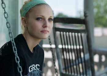 Αυτοκτόνησε η Daisy Coleman: Ο βιασμός από συμμαθητή στα 14 και το Netflix