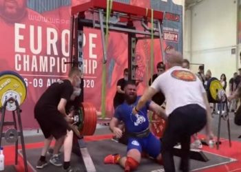 Σοκαριστικό ατύχημα στην άρση βαρών: Προσπάθησε να σηκώσει 400 κιλά και έσπασε τα γόνατά του