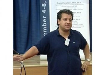 «Γκίκα δε συμφωνώ με το μοντέλο σου»: Ο Δερμιτζάκης αμφισβητεί τα περί 25 μαθητών ανά τάξη