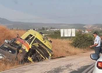 Χαλκιδική: Ασθενοφόρο συγκρούστηκε με ΙΧ- Τρεις τραυματίες (pics)
