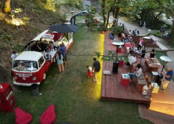 Η Ελληνική Καντίνα που τα σπάει! (video)