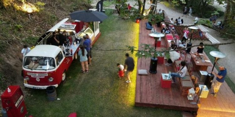 Alldaynews.gr Η Ελληνική Καντίνα που τα σπάει! (video)