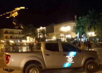 Ιδιοκτήτης καφετέριας έπεσε στη θάλασσα λόγω προστίμου για τον κορονοϊό! Τι είπε ο Χαρδαλιάς (video)