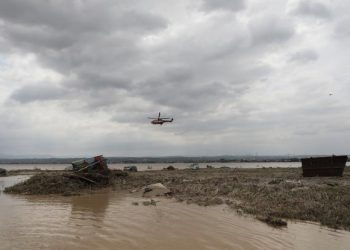 Μέσα στη θάλασσα και πάνω σε κομοδίνο εντοπίστηκε η γυναίκα που αγνοούνταν στην Εύβοια