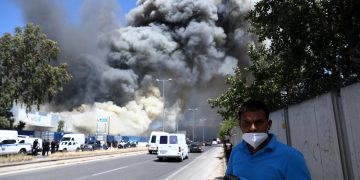 ΣΥΜΒΑΙΝΕΙ ΤΩΡΑ: Μεγάλη φωτιά σε εργοστάσιο στη Μεταμόρφωση – Κλειστή η Αθηνών-Λαμίας (Βίντεο)