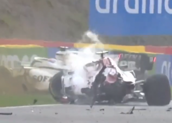 Τρομακτικό ατύχημα στην Formula1 – Διαλύθηκε το μονοθέσιο του Τζιοβινάτσι (Video)