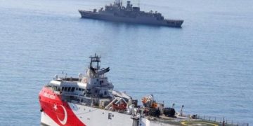 Σε επιφυλακή όλη νύχτα το πολεμικό ναυτικό, παρακολουθεί από κοντά τις κινήσεις των Τούρκων