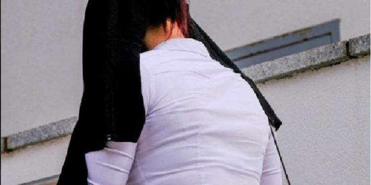 Alldaynews.gr 28χρονη εκπαιδευτικός έκανε σ3ξ με μαθητή σε δωμάτιο ξενοδοχείου