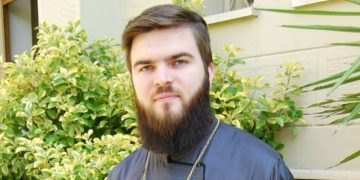 Κορονοϊός: Θετικός αρχιμανδρίτης που δήλωνε πως «δεν κολλά με τη Θεία Κοινωνία»