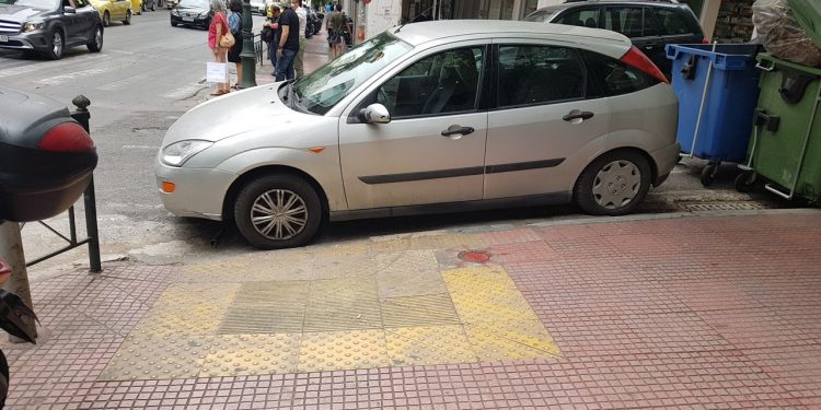 Ζευγάρι εκπαιδευτικού και γιατρού πάρκαρε σε ράμπα ΑΜεΑ γιατί …«ποιος ανάπηρος κυκλοφορεί βράδυ;»