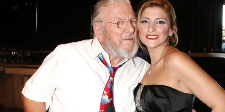 Alldaynews.gr Θεοδώρα Βουτσά: To βίντεο από τον τάφο του πατέρα της και η άγνωστη συγκινητική ιστορία