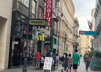 Πέθανε στη Βιέννη η Άννα Μαρία Μαλισιώβα! Σκηνές αρχαίας τραγωδίας στο ξενοδοχείο που έμενε