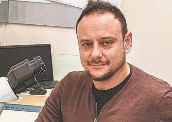 Ποιος είναι ο Γκίκας Μαγιορκίνης που θα αντικαθιστά τον Σωτήρη Τσιόδρα