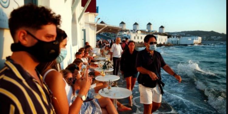 Κορονοϊός-Έκτακτο! Νέα σκληρά μέτρα σε Μύκονο και Χαλκιδική