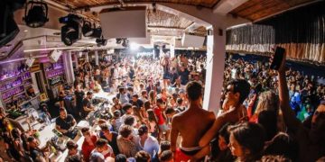 Alldaynews.gr Μύκονος: Πάρτι Κορωνοϊού – Οι τιμές, οι «vip» βίλες και ο «πόλεμος» για τον τζίρο