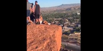 Alldaynews.gr Ποδοσφαιρική ομάδα έσωσε γυναίκα που κρεμόταν στην άκρη του γκρεμού (vid)