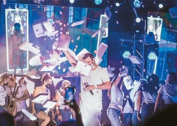 Κορωνο-πάρτι με 2.000 κόσμο στη Χαλκιδική (pics)