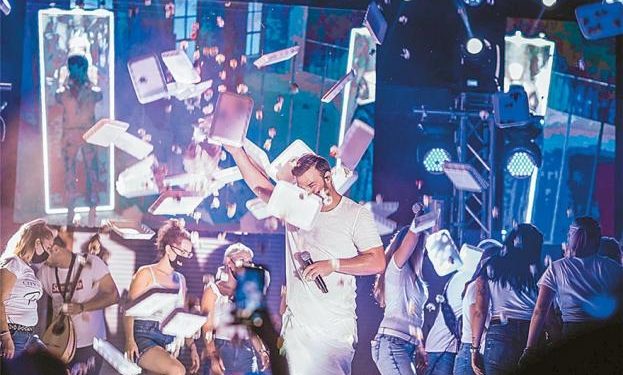 Alldaynews.gr Κορωνο-πάρτι με 2.000 κόσμο στη Χαλκιδική (pics)