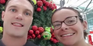 Alldaynews.gr Απίστευτο και όμως αληθινό: Πήδηξε πάνω σε καρχαρία για να σώσει τη σύζυγό του – και τα κατάφερε!