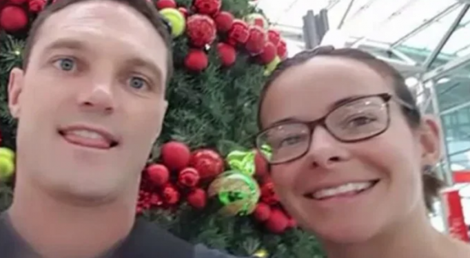 Alldaynews.gr Απίστευτο και όμως αληθινό: Πήδηξε πάνω σε καρχαρία για να σώσει τη σύζυγό του – και τα κατάφερε!