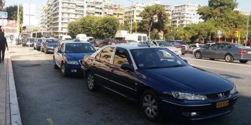 Θεσσαλονίκη: 32χρονος άρπαξε από ταξί τσάντα με 130.000 ευρώ στην Καλαμαριά