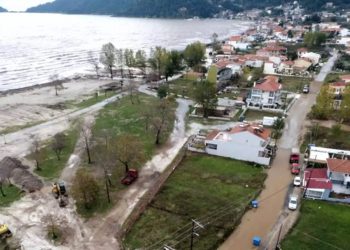 Θάσος: Πλημμύρισαν οι δρόμοι από την ισχυρή καταιγίδα! (pic)