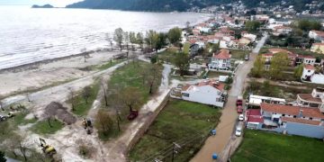 Θάσος: Πλημμύρισαν οι δρόμοι από την ισχυρή καταιγίδα! (pic)