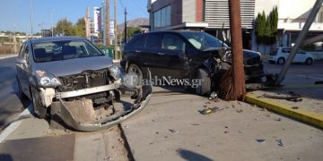 Alldaynews.gr Κρήτη: Στο ίδιο σημείο που “έφυγε” ο υποσμηναγός – «Σμπαράλια» τα δύο αυτοκίνητα (pics)