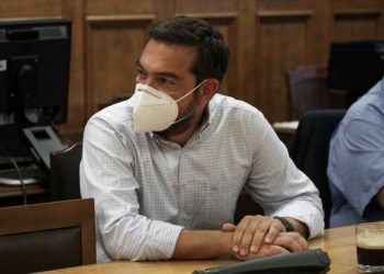 Με… μούσι και σούπερ προστατευτική μάσκα ο Αλέξης Τσίπρας στην ΚΟ του ΣΥΡΙΖΑ (pics)