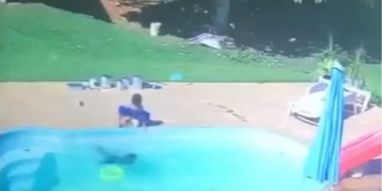 Απίστευτο βίντεο: 3χρονος σώζει φίλο του από πνιγμό σε πισίνα