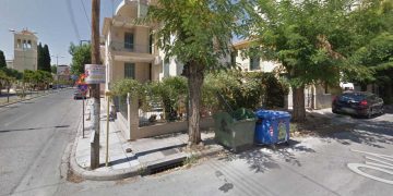 Alldaynews.gr Βόλος: Υπάλληλοι σε απορριμματοφόρο είδαν 6χρονο κρεμασμένο στα κάγκελα μπαλκονιού! Οι εξηγήσεις του πατέρα