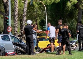 ΠΡΙΝ ΑΠΟ ΛΙΓΟ στη Βουλιαγμένη: Άγριο ξύλο και μαχαιρώματα (pics, video)