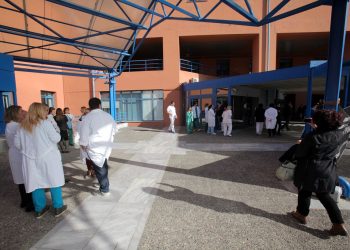 ΠΡΙΝ ΑΠΟ ΛΙΓΟ: Ασθενής μαχαίρωσε νοσηλεύτρια και αυτοκτόνησε πηδώντας από τον 5ο όροφο