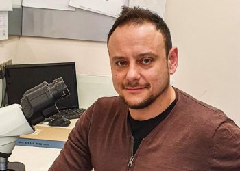 Μαγιορκίνης για κορωνοϊό: Προβληματίζει η μεγάλη διασπορά στους νέους – Το άνοιγμα των σχολείων (vid)