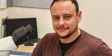 Μαγιορκίνης για κορωνοϊό: Προβληματίζει η μεγάλη διασπορά στους νέους – Το άνοιγμα των σχολείων (vid)