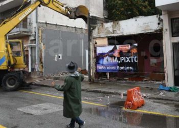 Με live μπουζούκια και ζεϊμπεκιές γκρεμίστηκε ιστορικός οίκος ανοχής στη Λάρισα (pics, vids)