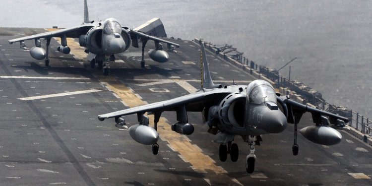 Alldaynews.gr AV 8B Harrier jet