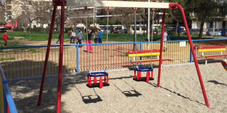 Βόλος: Αγωνία για παιδάκι που χάθηκε στην παιδική χαρά