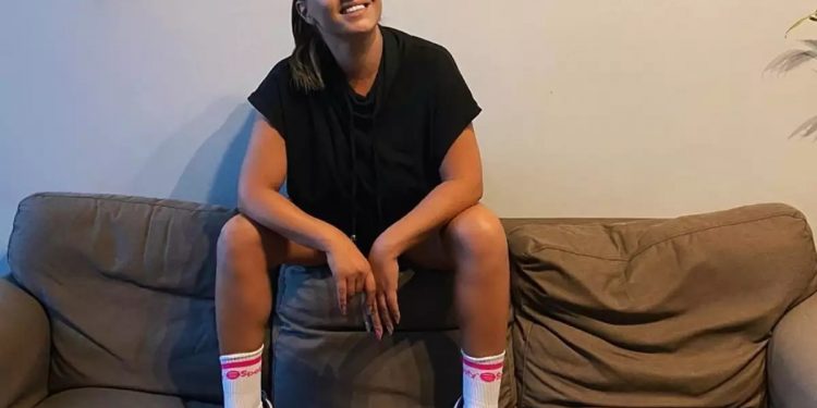 Alldaynews.gr Έλενα Παπαρίζου: Ποζάρει με μαγιό στην παραλία και εντυπωσιάζει!