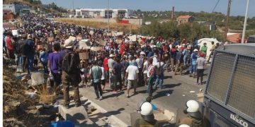 “Ελευθερία” φωνάζουν Χιλιάδες Πρόσφυγες και Μετανάστες στη Λέσβο[photos]