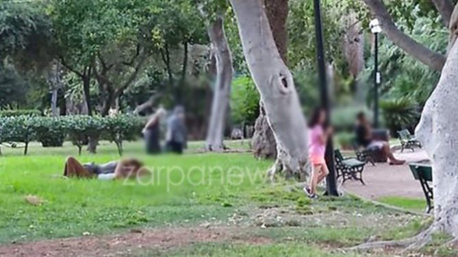 Χανιά: Ασυγκράτητο ζευγάρι στον Δημοτικό κήπο-Τα έκαναν όλα μπροστά στον κόσμο[photo]