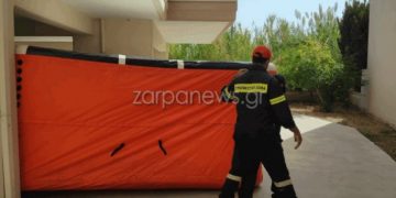 Γυναίκα απειλεί να πέσει από τον 3o όροφο της πολυκατοικίας της[video]