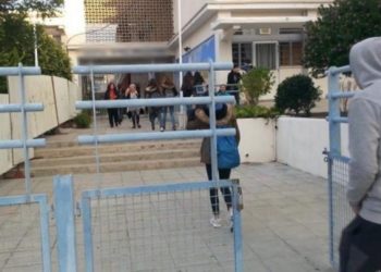 Ποινή να καταβάλλει ΔΩΡΕΑ 400€ στο σχολείο! Ένοχος ο πατέρα που χτύπησε καθηγητή